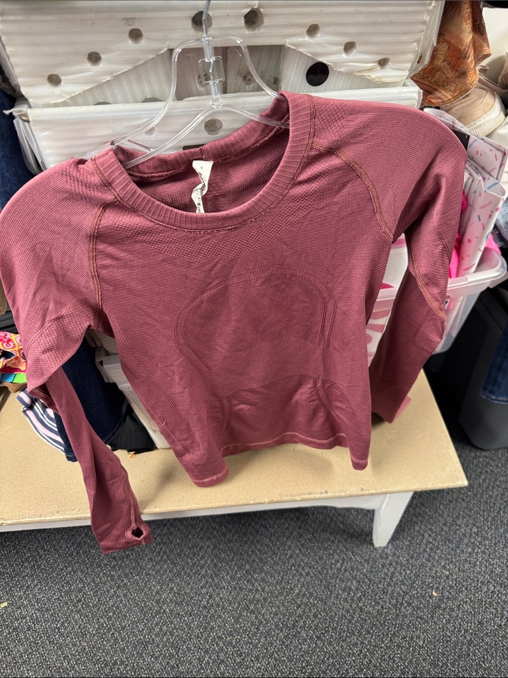 Lululemon swiftly long sleeve size 4 // 080508